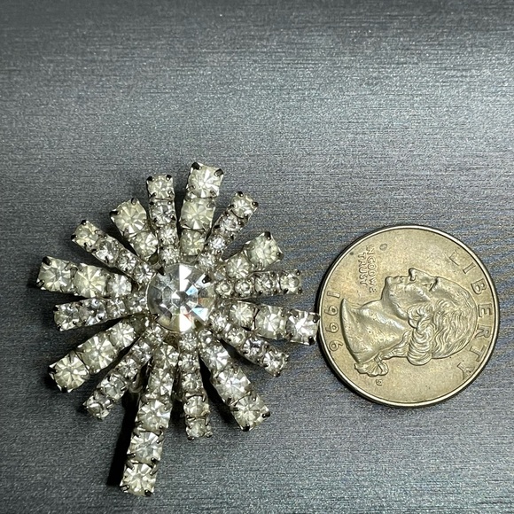 Tiered Rhinestone Starburst Fire Work Unsigned Clip On Earring Designer Single. - Picture 11 of 12